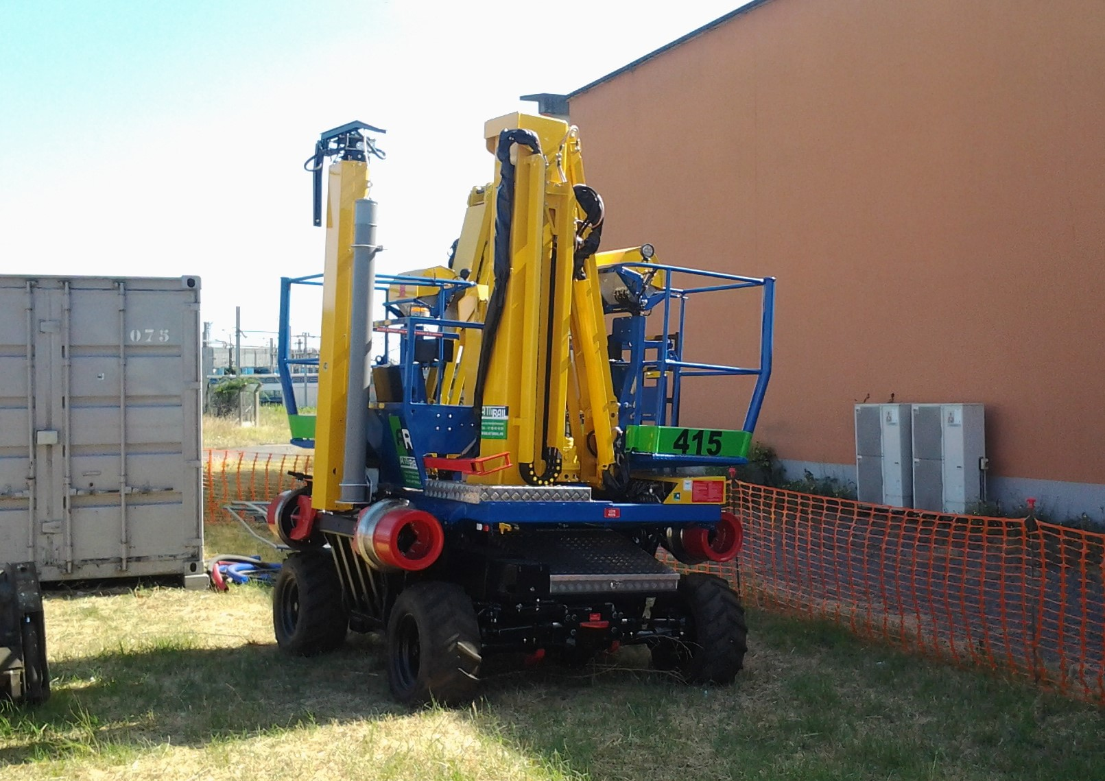 Nacelle rail-route VCP 2N-NEO — vue avant en configuration transport