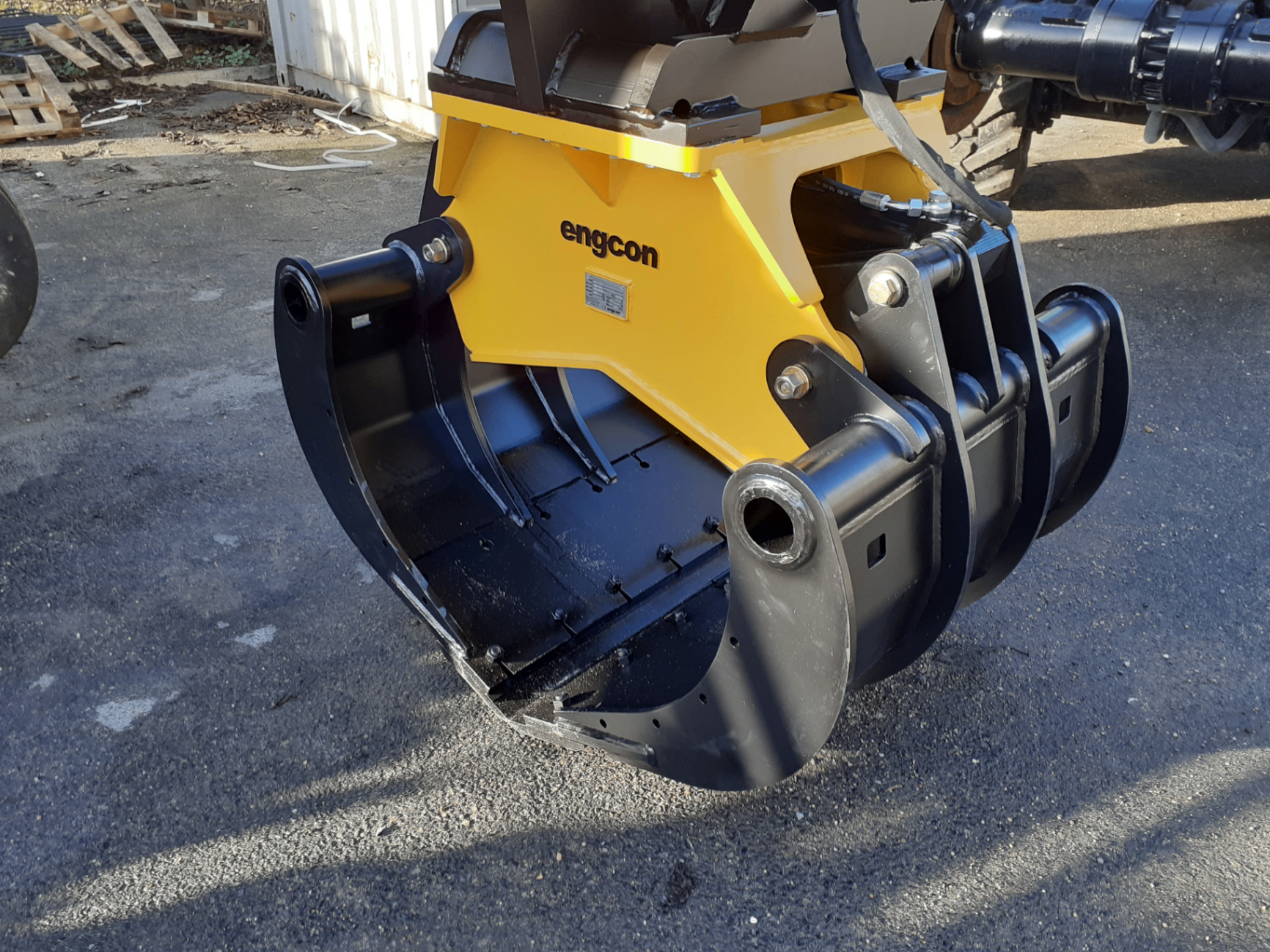 Pince de tri ENGCON — vue rapprochée godet ouvert