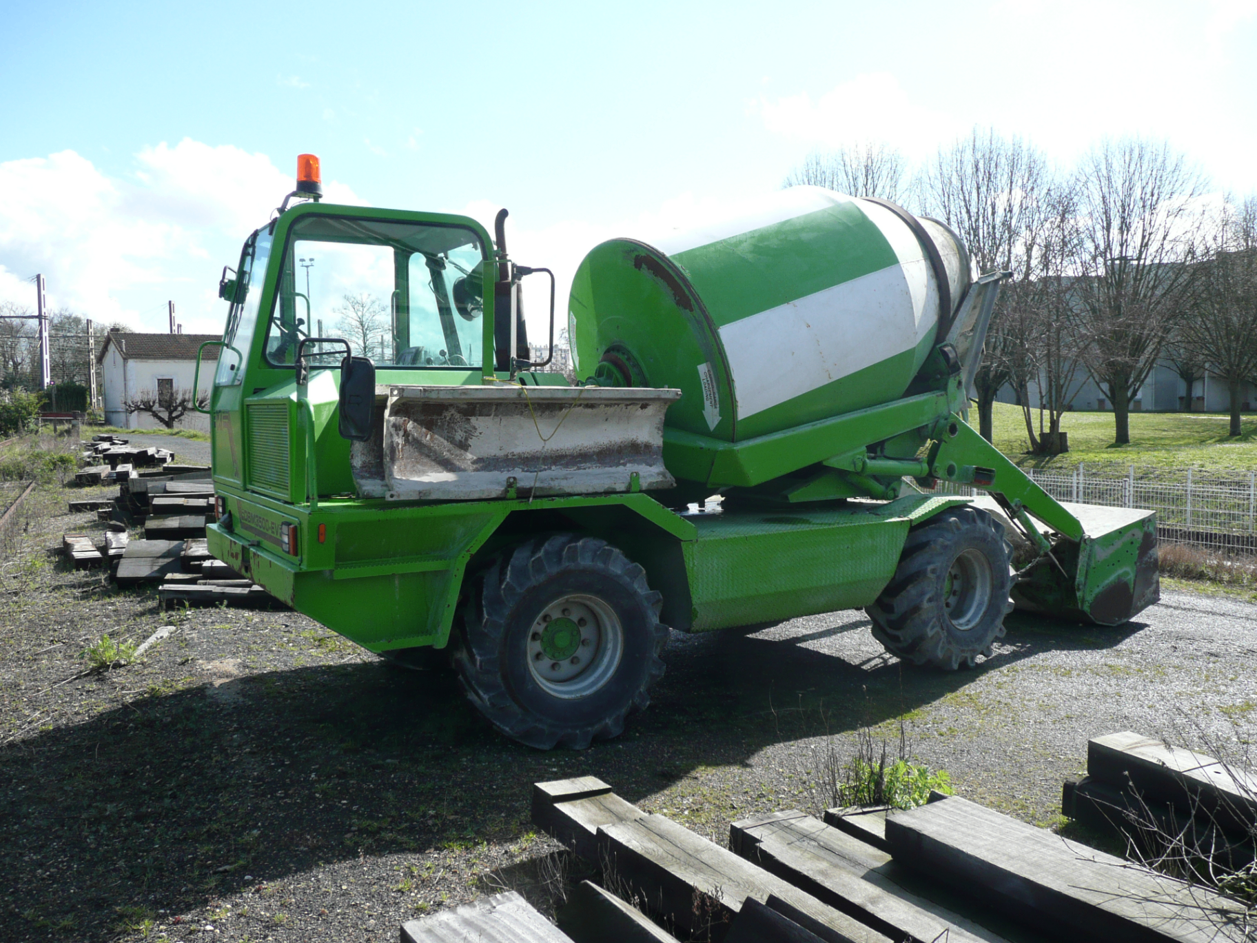 Autobétonnière Merlo DBM 3500 EV sur chantier