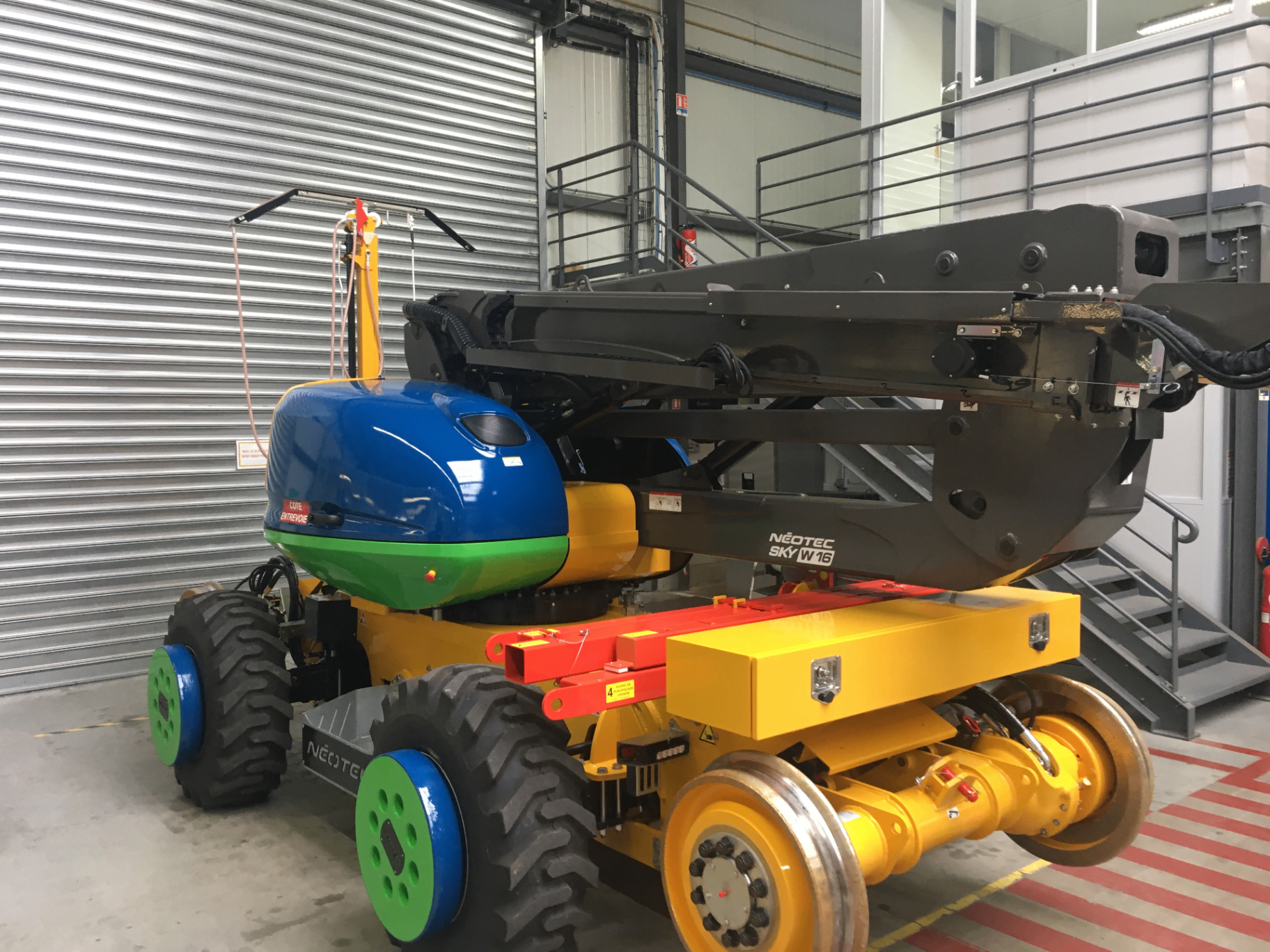 Nacelle rail-route Skyrailer Néotec W16 — vue d'ensemble
